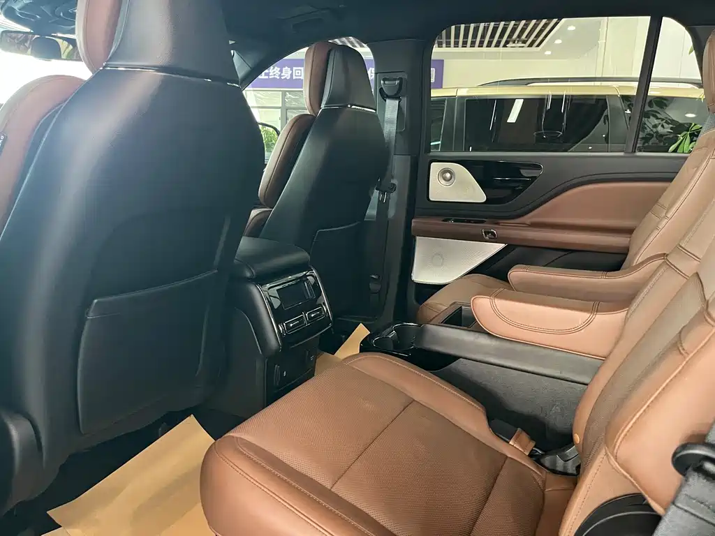 Lincoln Aviator — миниатюра 6