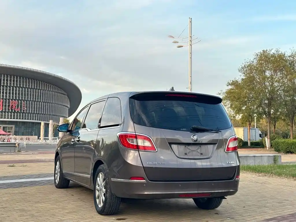 Buick GL8 — миниатюра 6