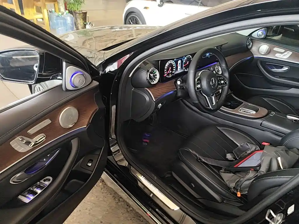 Mercedes-Benz E-Class — миниатюра 16