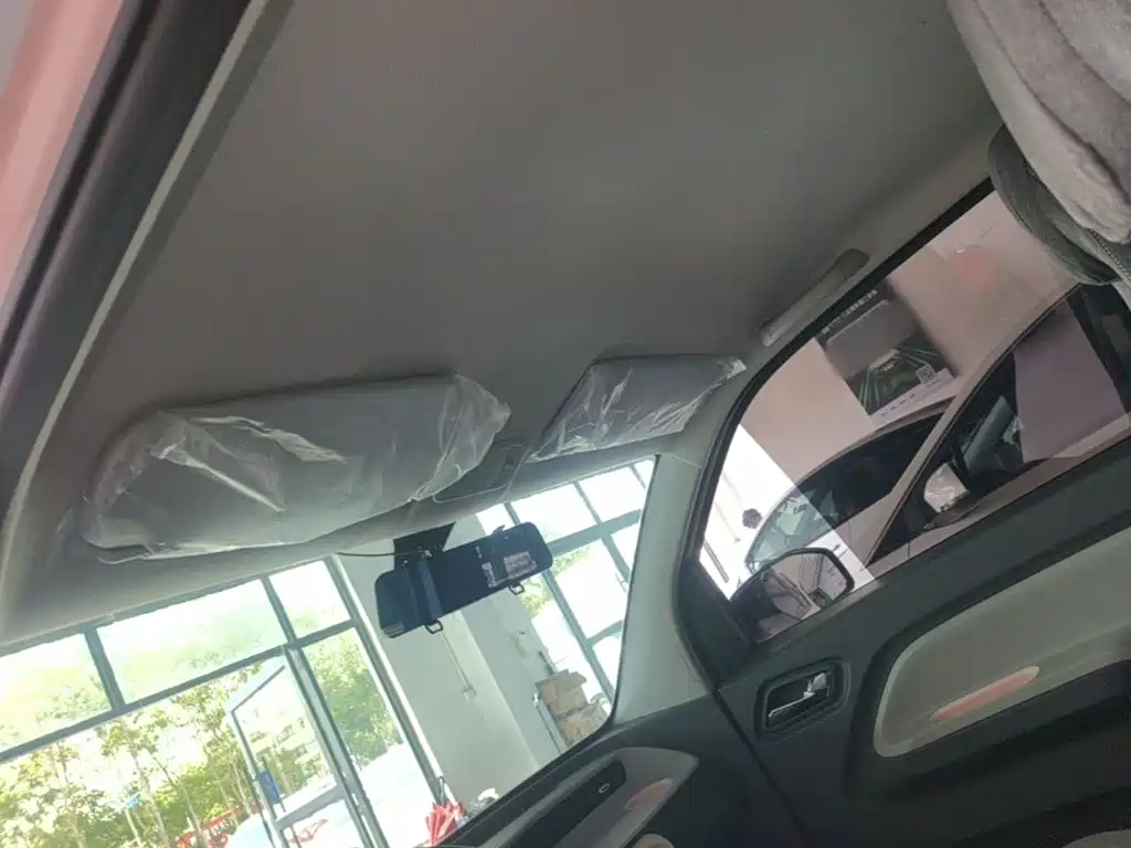 Wuling MINIEV — миниатюра 18