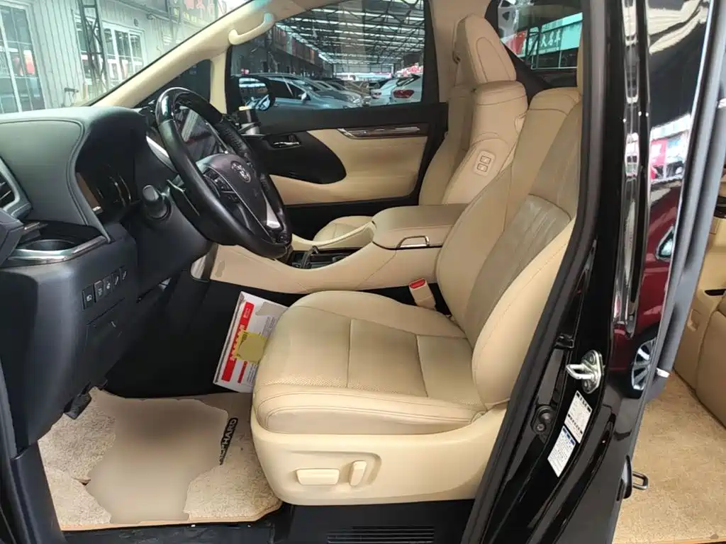 Toyota Alphard — миниатюра 15