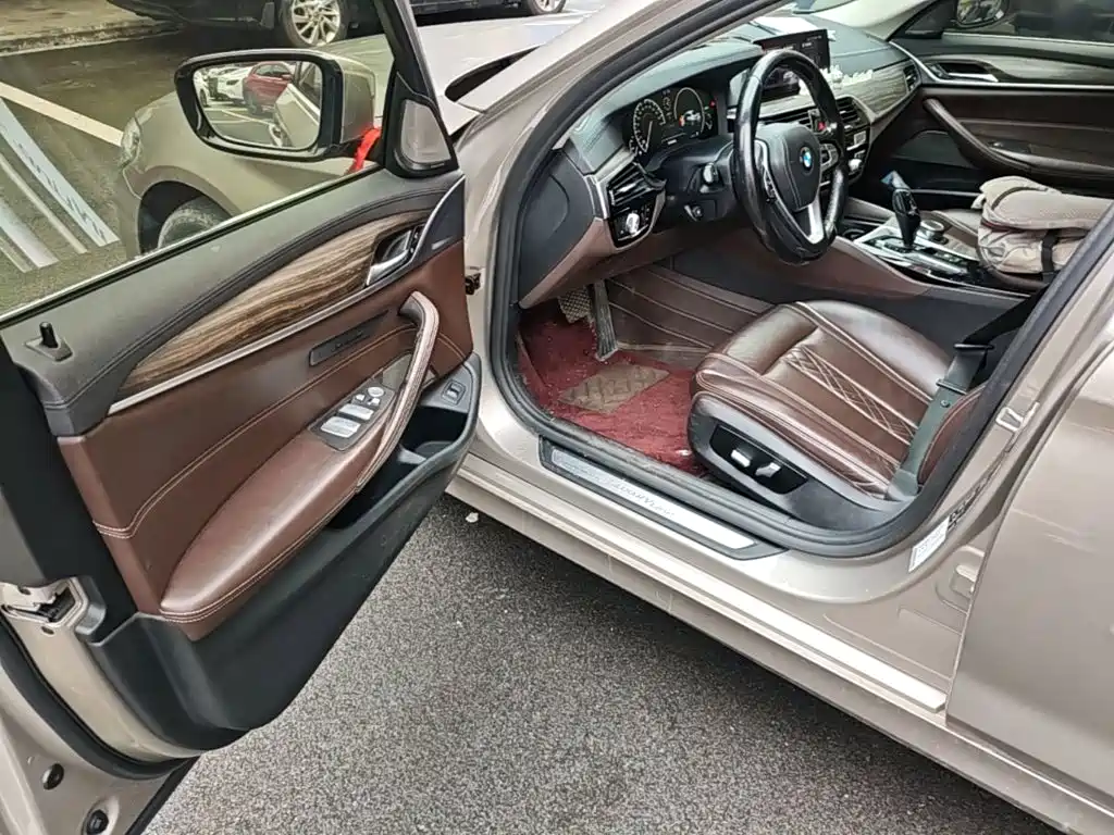 BMW 5 Series — миниатюра 16