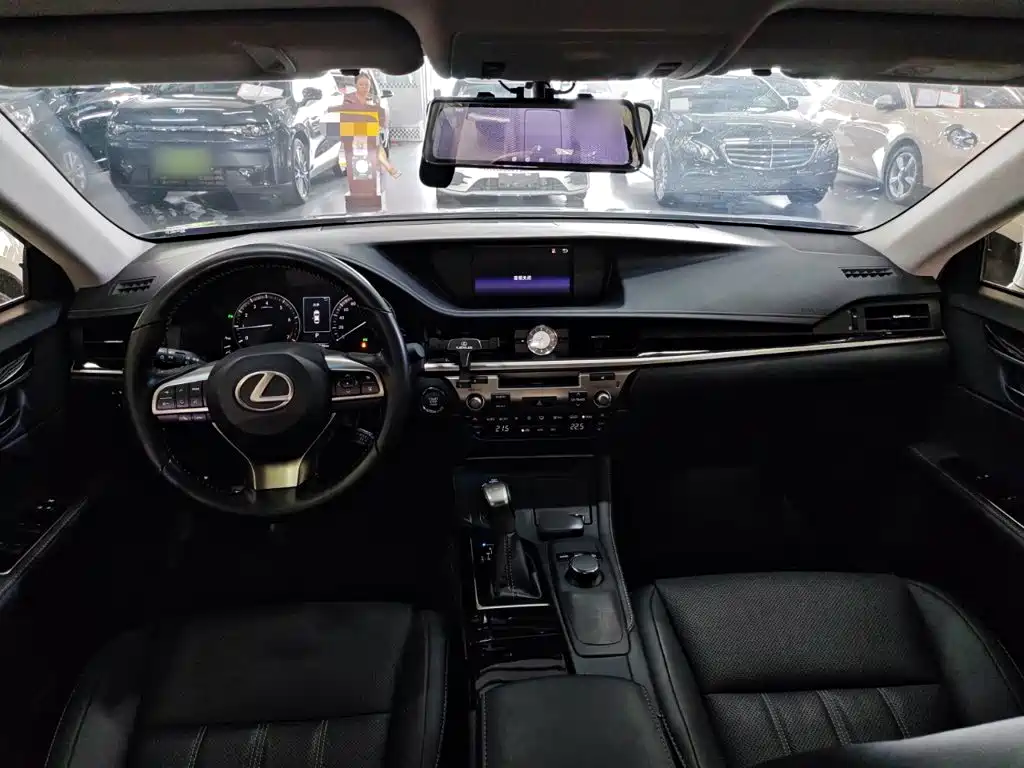 Lexus ES — миниатюра 10