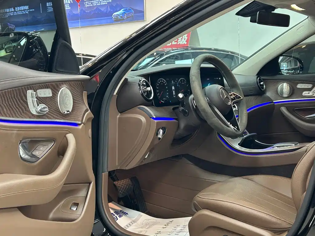 Mercedes-Benz E-Class — миниатюра 7