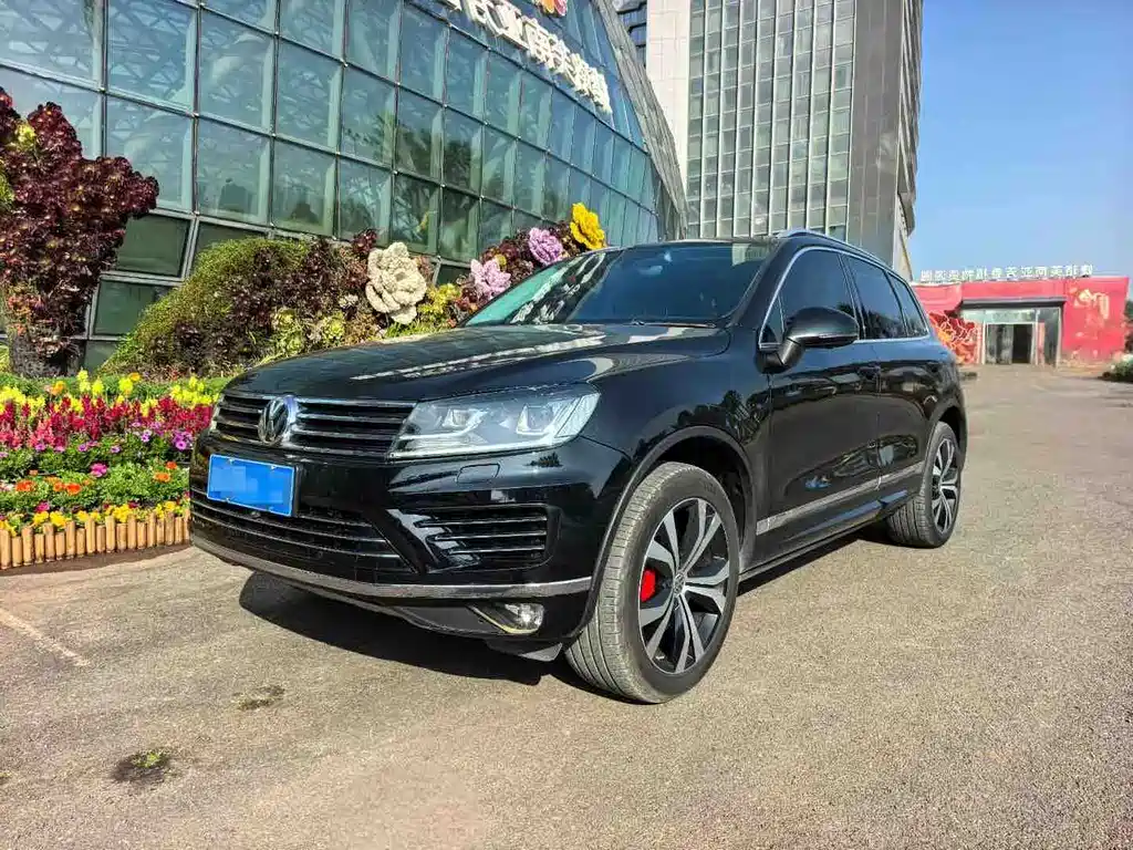 VOLKSWAGEN TOUAREG