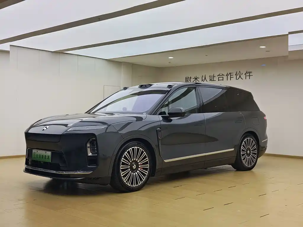 NIO ES8
