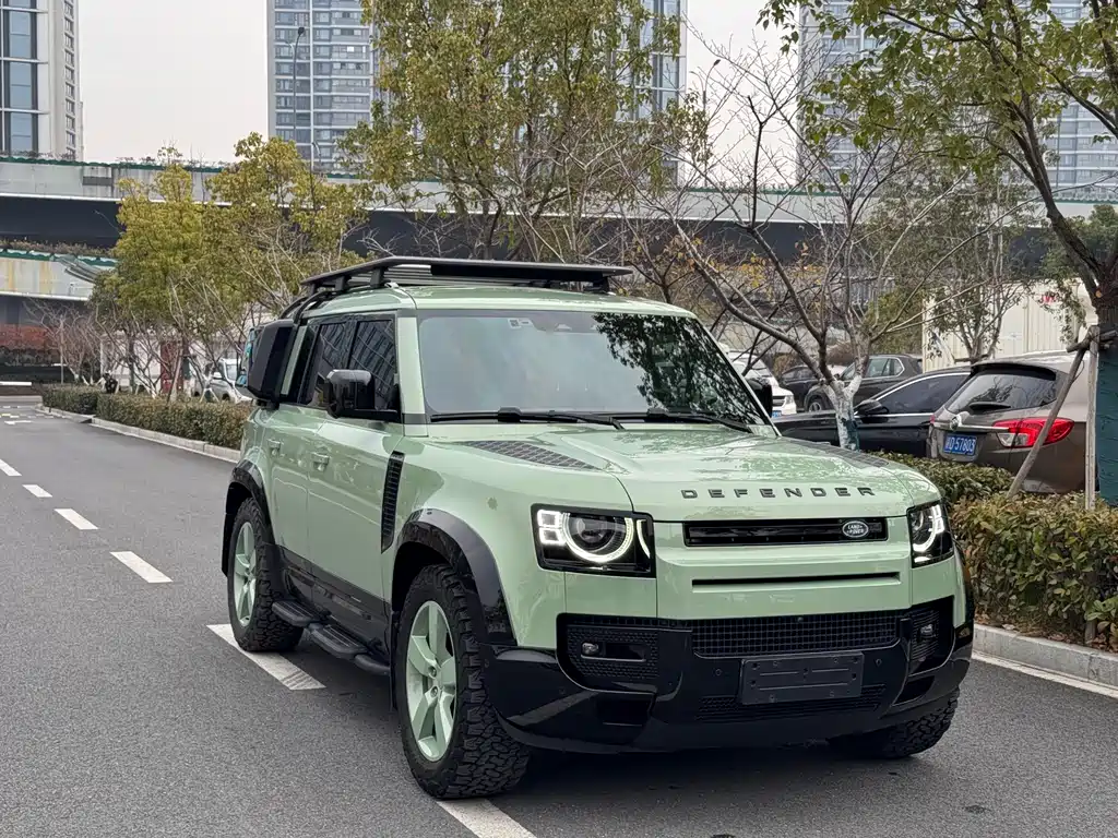 LAND ROVER DEFENDER