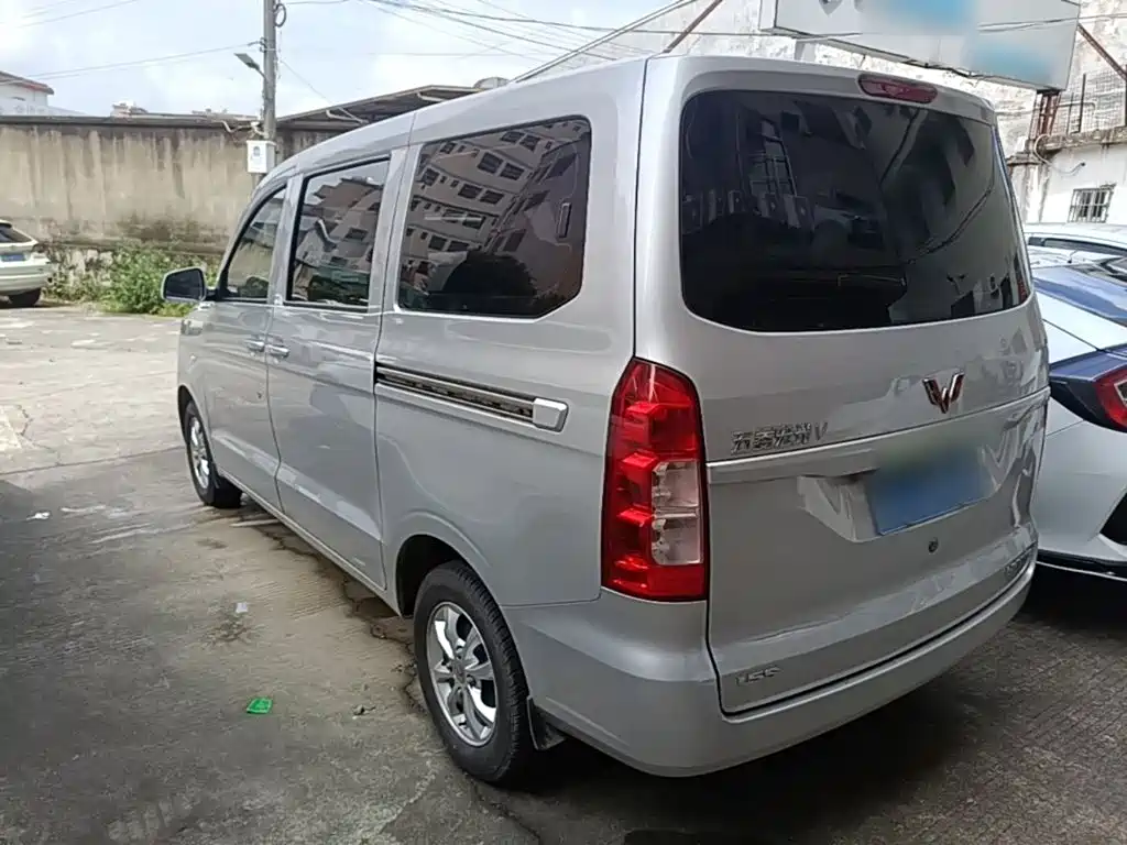 Wuling Hongguang V — миниатюра 5
