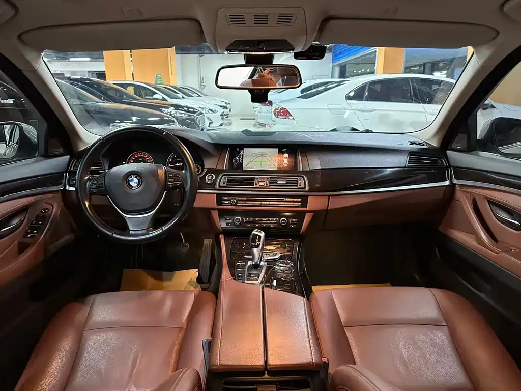 BMW 5 Series — миниатюра 4