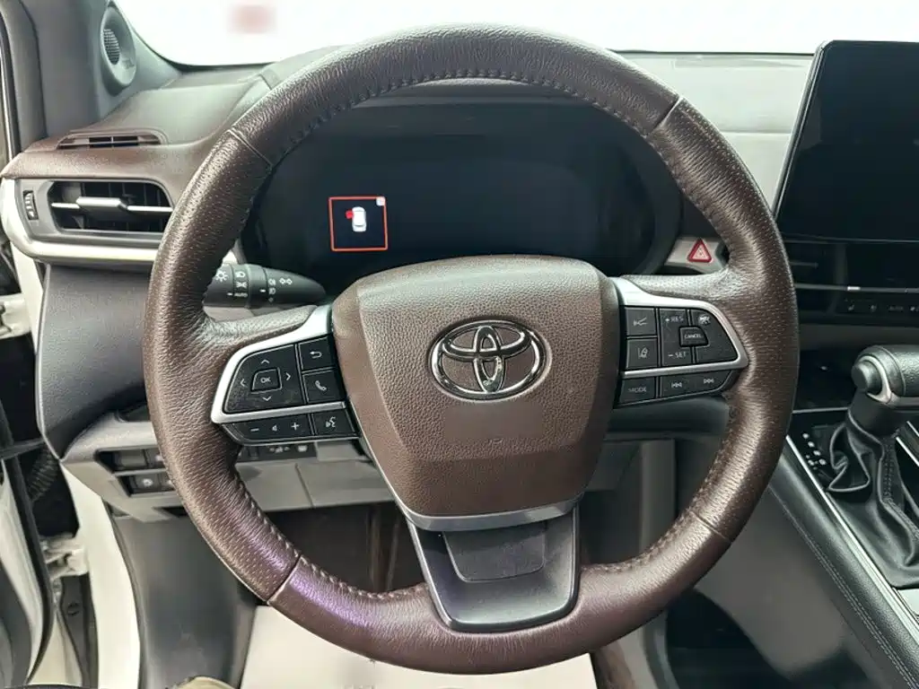Toyota Granvia — миниатюра 8