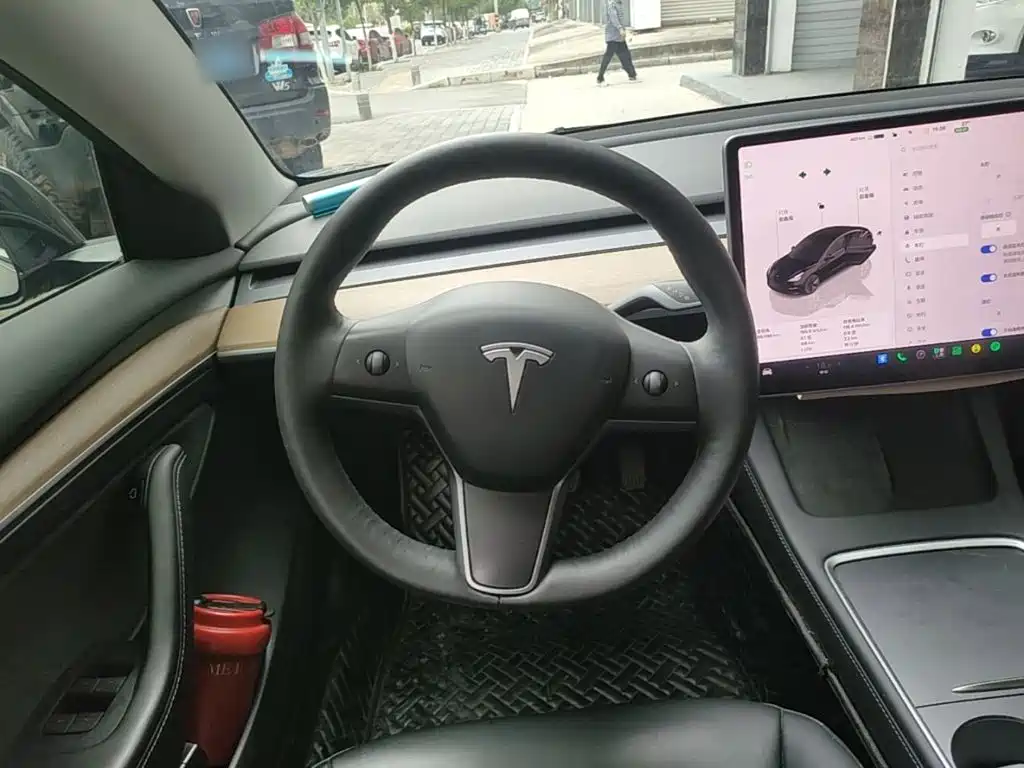 Tesla Model 3 — миниатюра 11