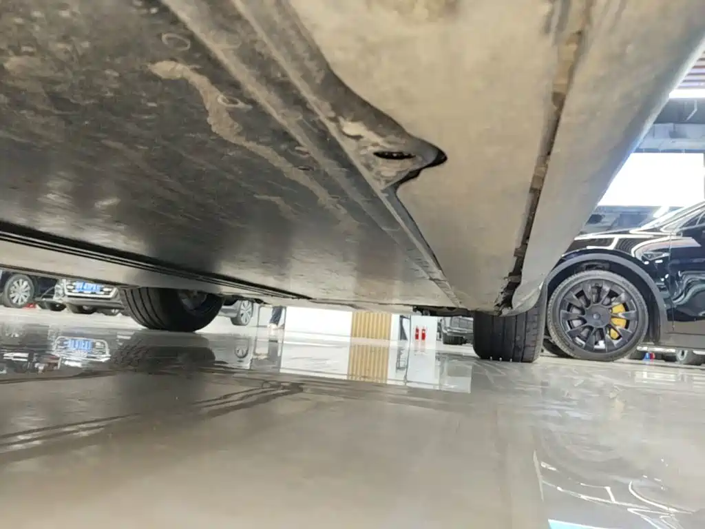 Tesla Model Y — миниатюра 21