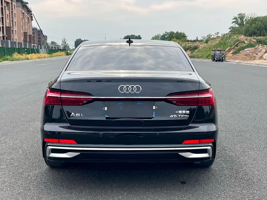 Audi A6L 2023 40 TFSI Luxury