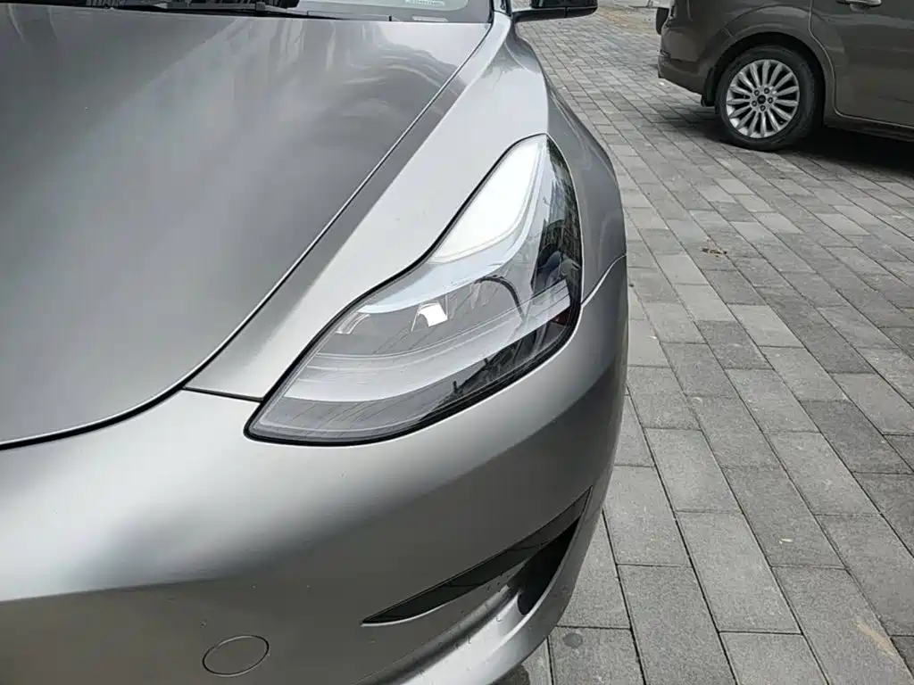 Tesla Model 3 — миниатюра 24