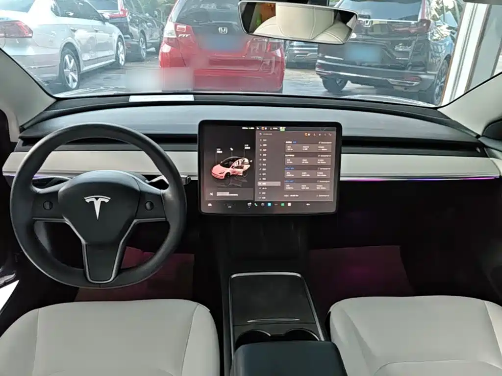 Tesla Model 3 — миниатюра 10