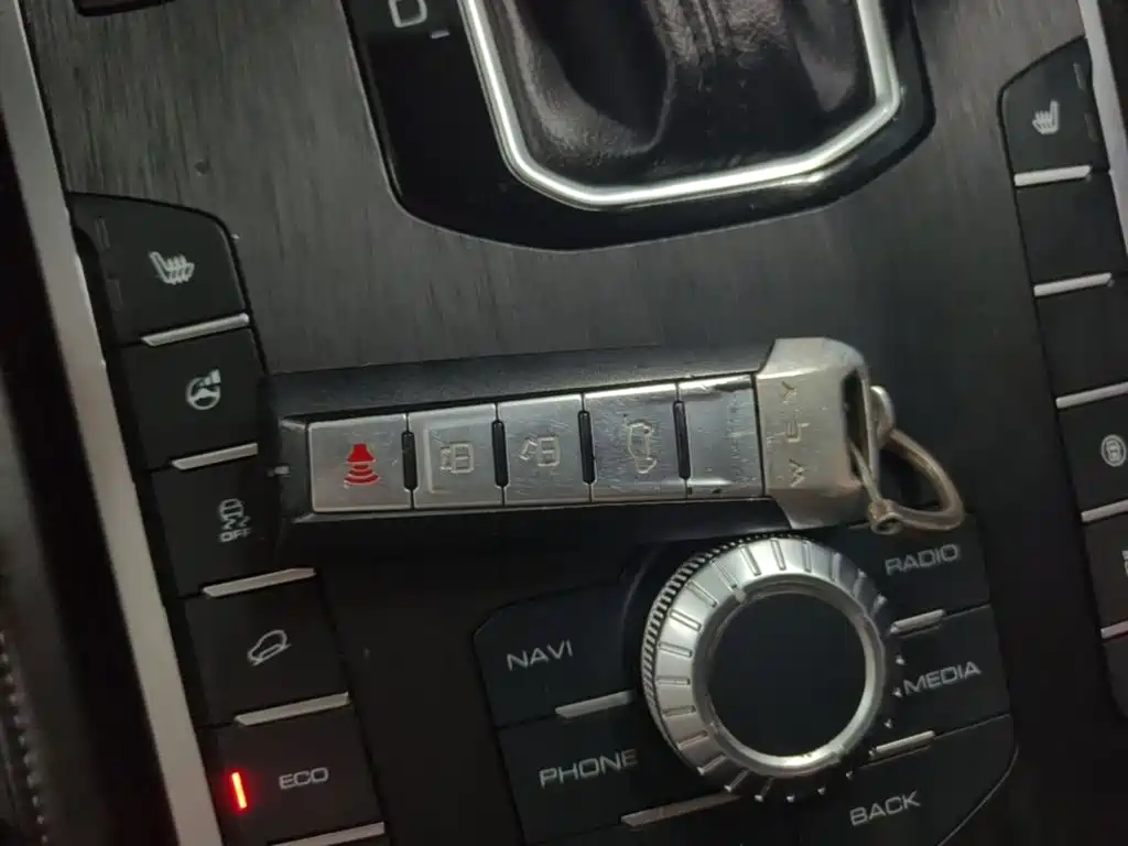 Wey Wey VV5 — миниатюра 9