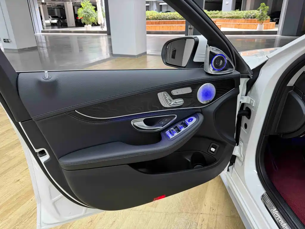 Mercedes-Benz C-Class — миниатюра 7