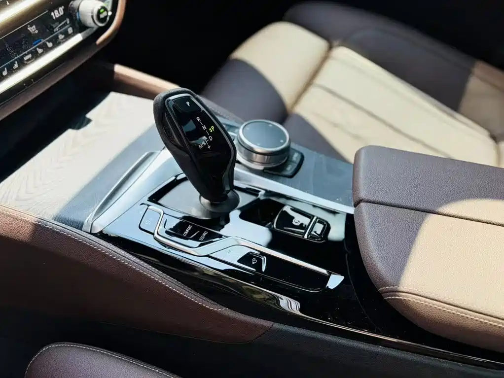 BMW 5 Series — миниатюра 13