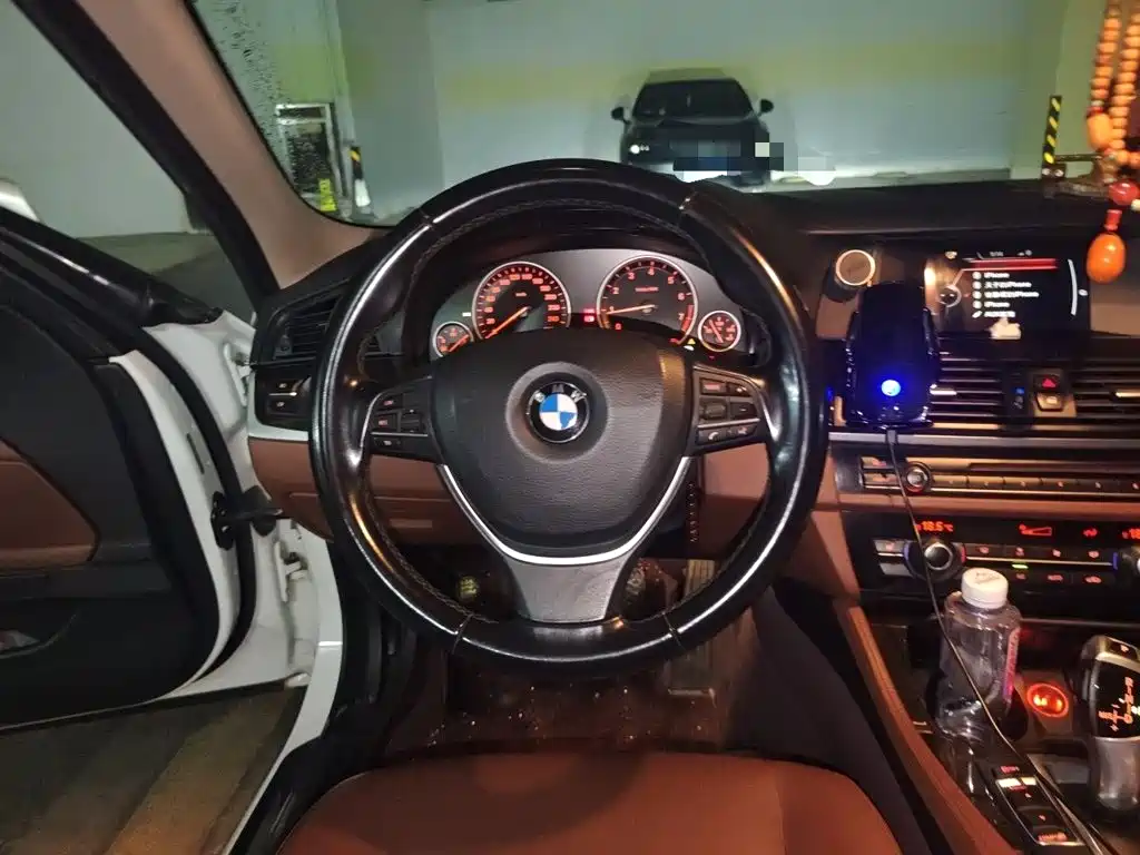 BMW 5 Series — миниатюра 6