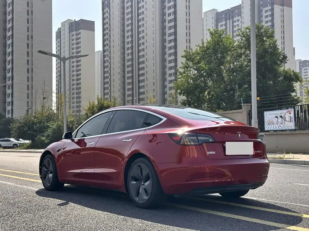 Tesla Model 3 — миниатюра 13