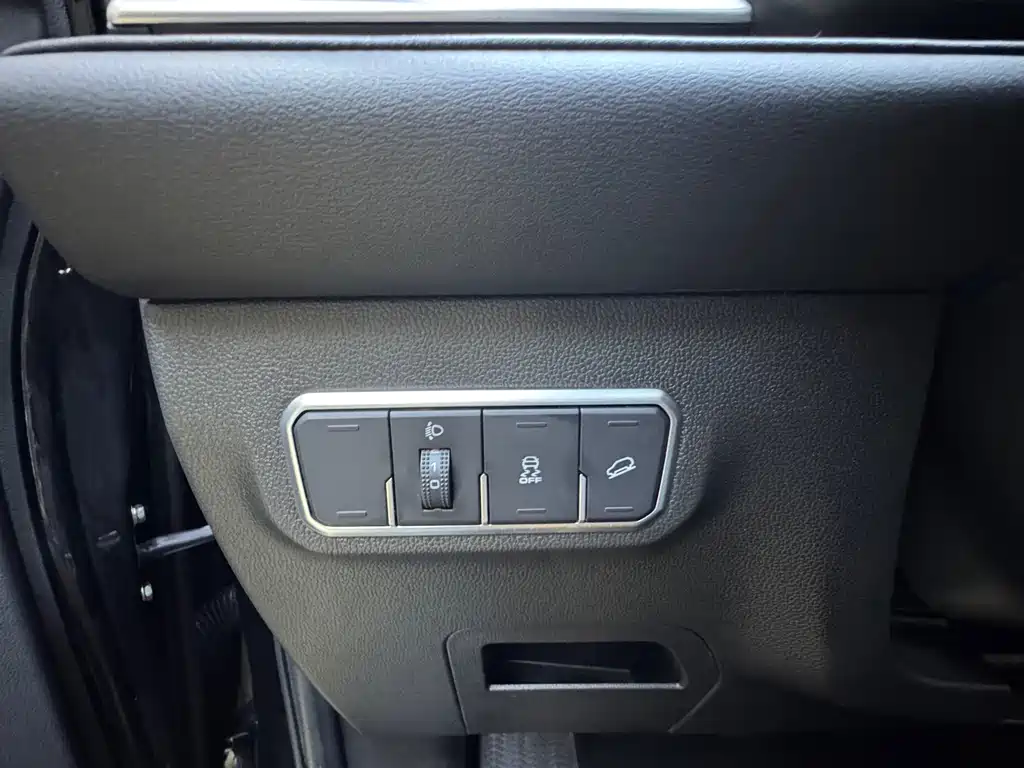 Haval M6 PLUS 1.5T DCT Luxury Connected Type, фото 13