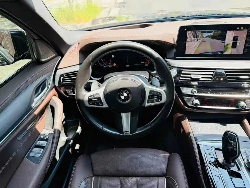 BMW 5 Series — миниатюра 11