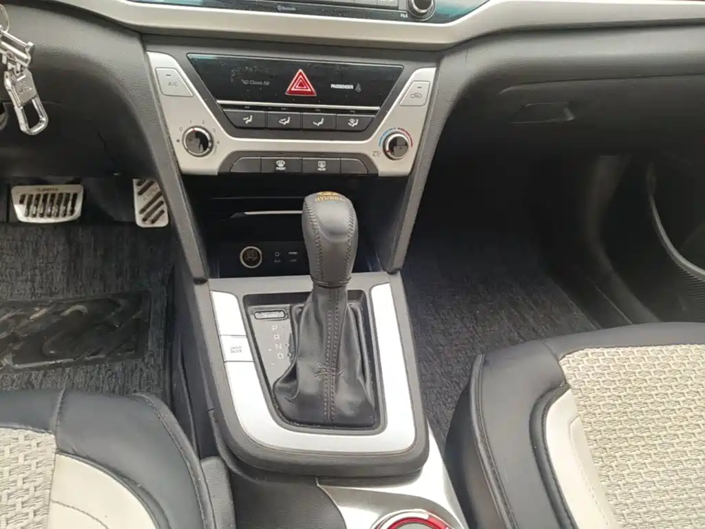 Hyundai Elantra — миниатюра 14