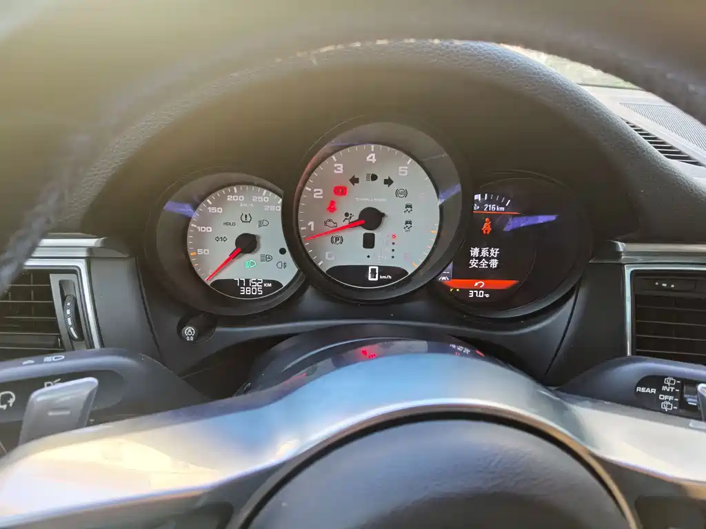 Porsche Macan — миниатюра 11
