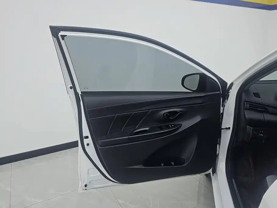Toyota Yaris L — миниатюра 7
