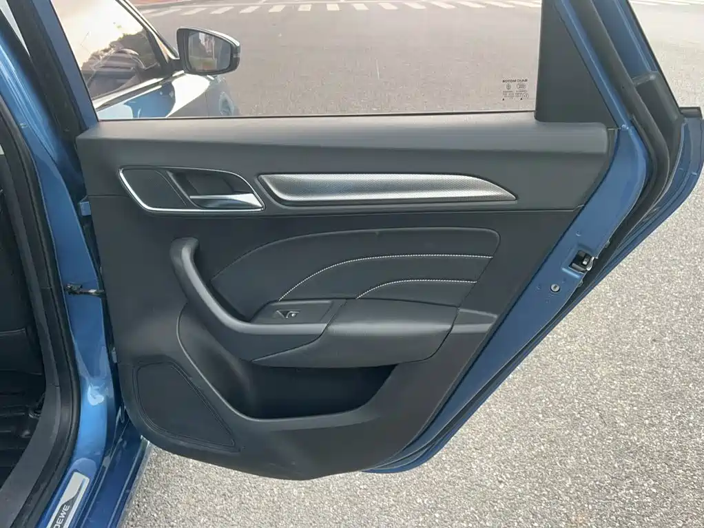 Roewe i6 Classic — миниатюра 14