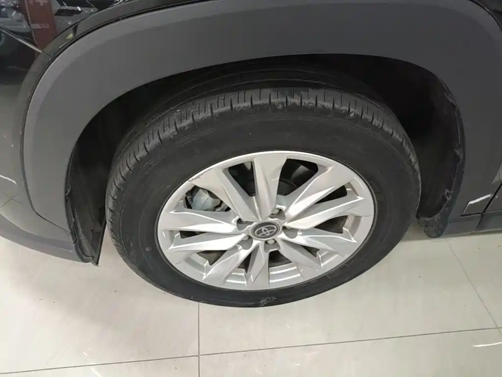 Toyota Corolla Cross — миниатюра 23
