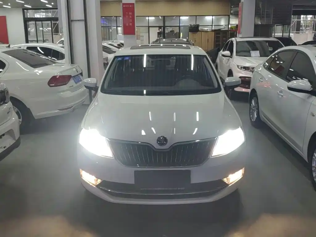 Skoda Rapid — миниатюра 3
