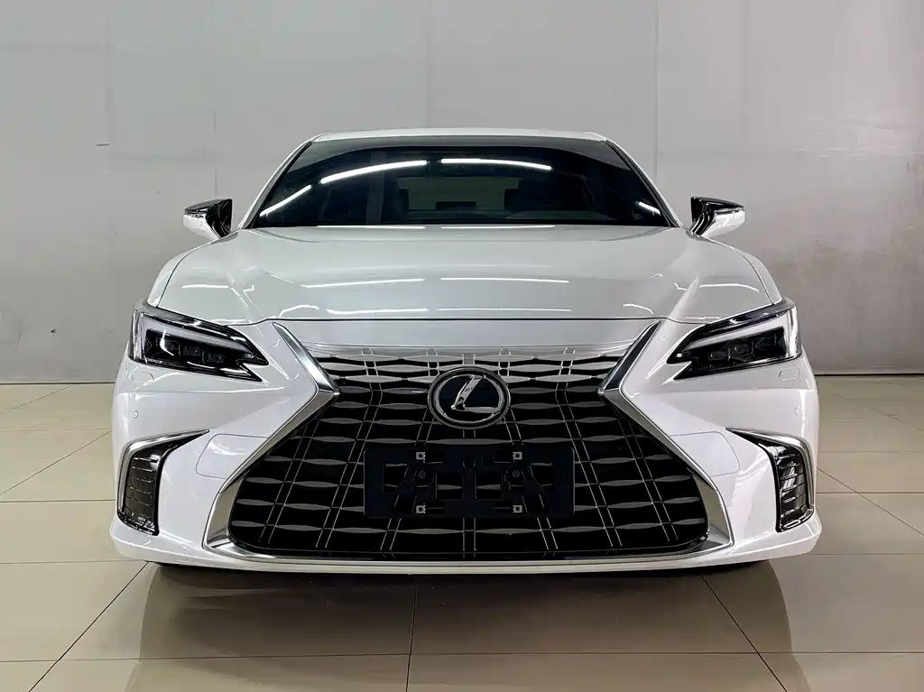 Lexus ES 2026