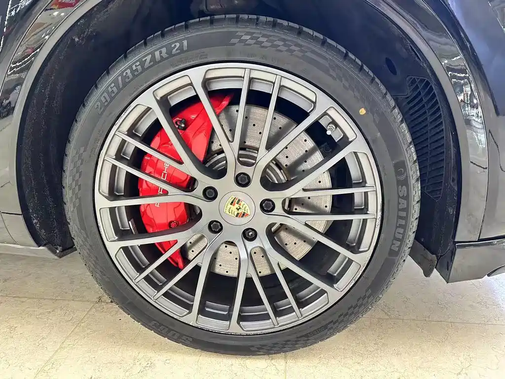 Porsche Cayenne — миниатюра 9