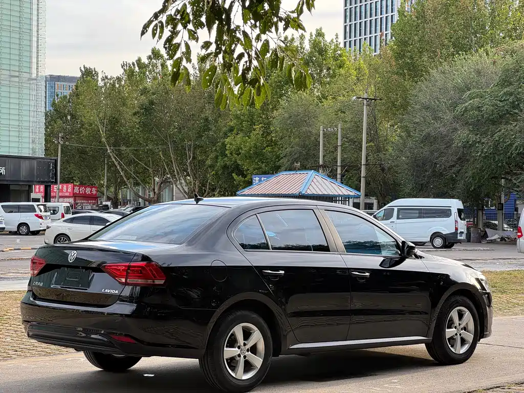 Volkswagen Lavida — миниатюра 3