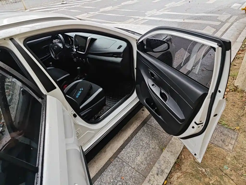 Toyota Yaris L — миниатюра 19