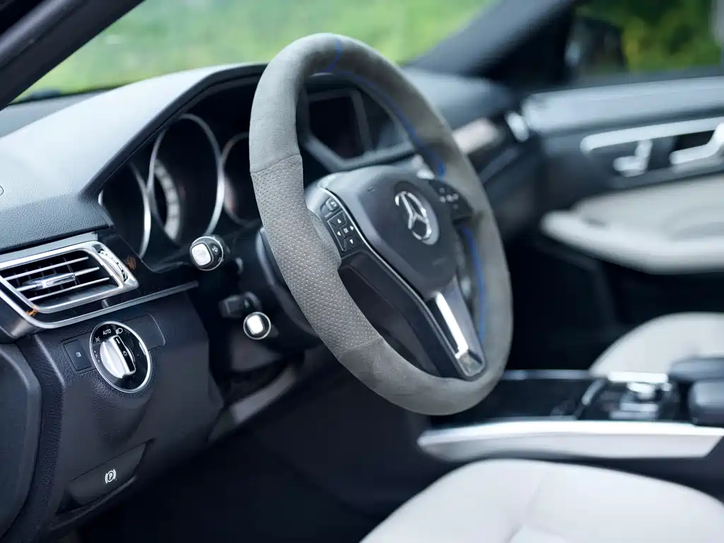 Mercedes-Benz E-Class — миниатюра 7