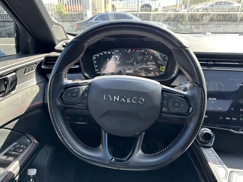 Lynk & Co 05 — миниатюра 12