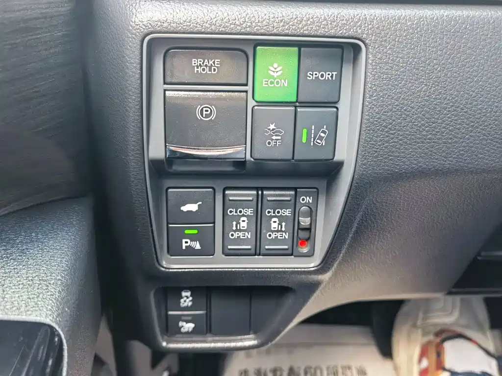 Honda Elysion — миниатюра 25