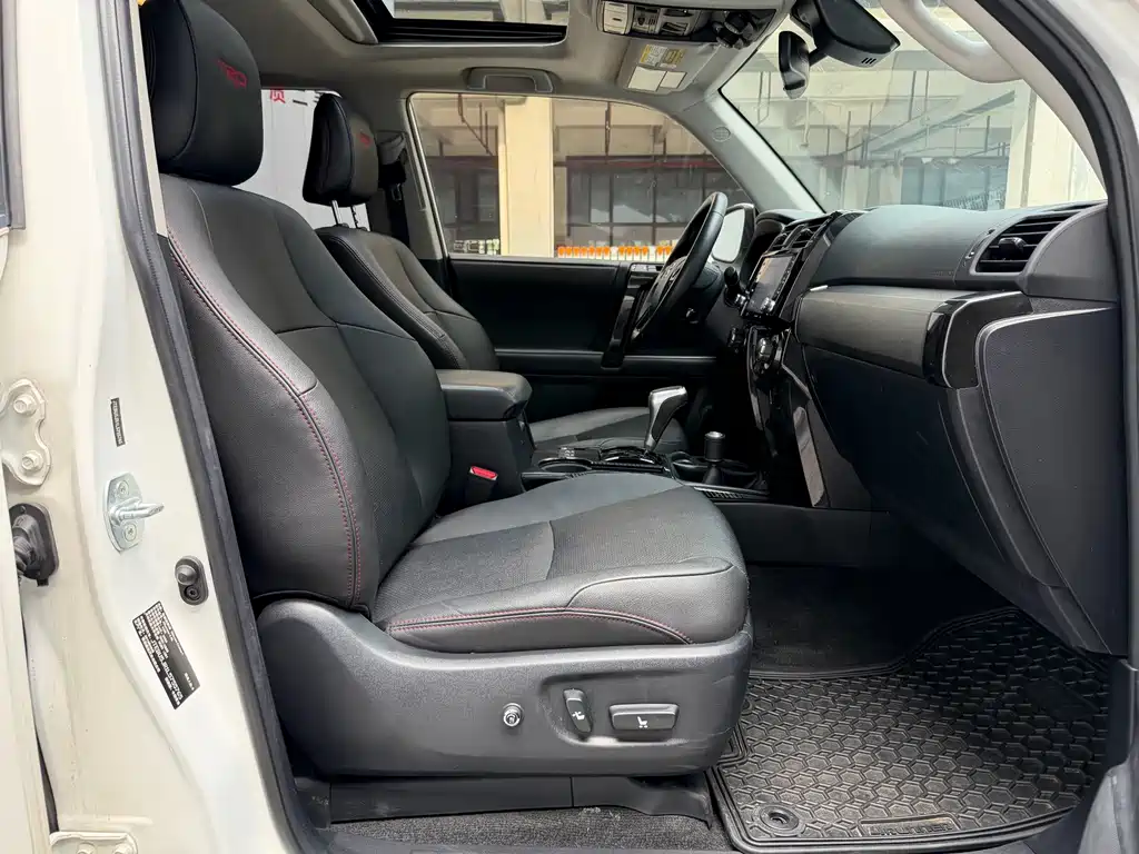 Toyota 4Runner — миниатюра 9