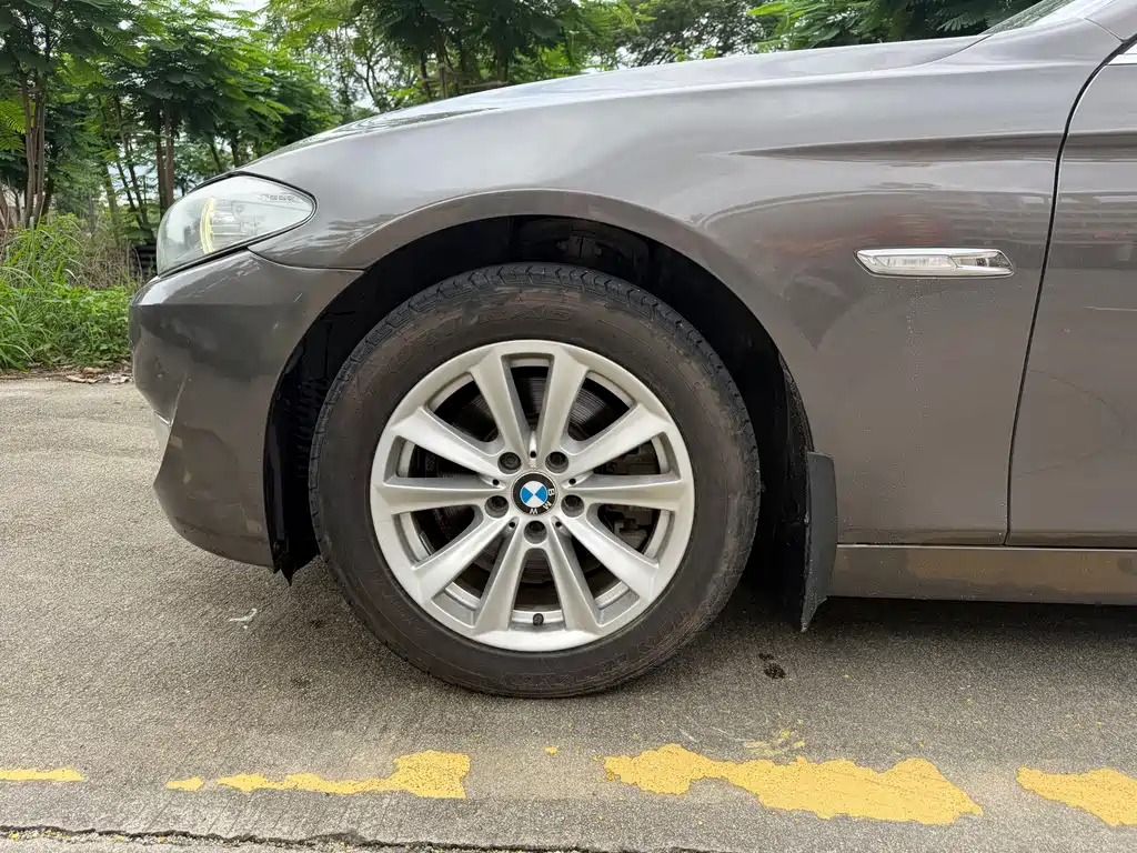 BMW 5 Series — миниатюра 8