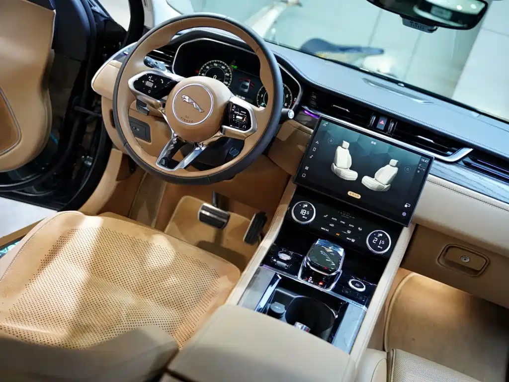 Jaguar XFL — миниатюра 50