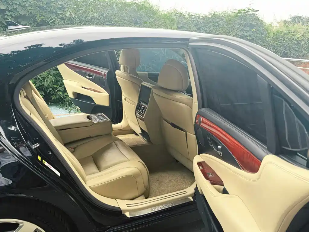 Lexus LS — миниатюра 4