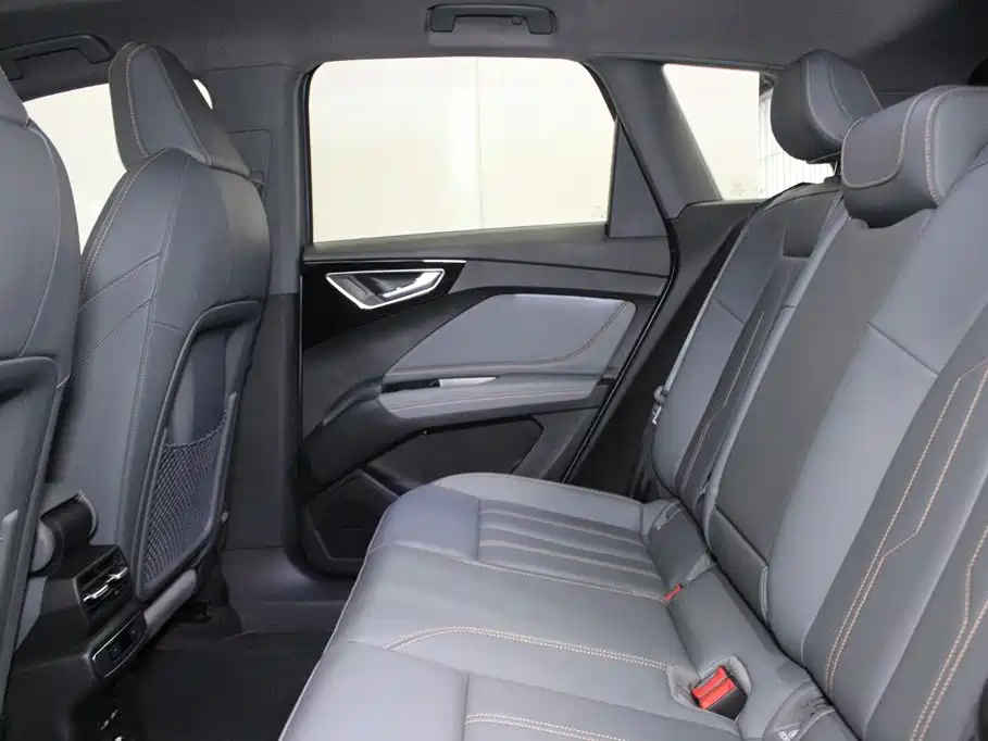 Audi Q4 e-tron — миниатюра 8