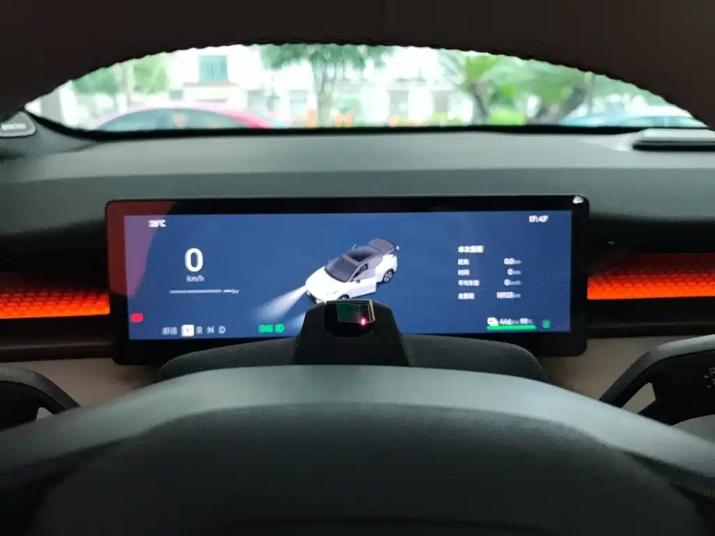 Lynk & Co Z20 — миниатюра 7