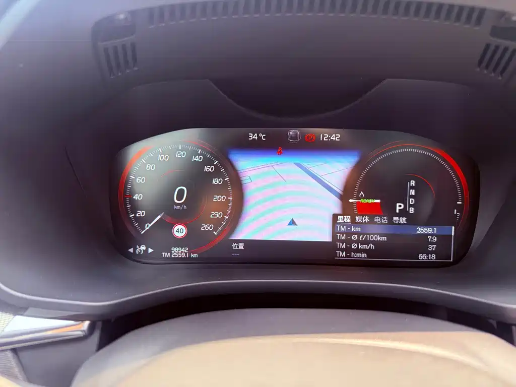 Volvo XC60 PHEV — миниатюра 10