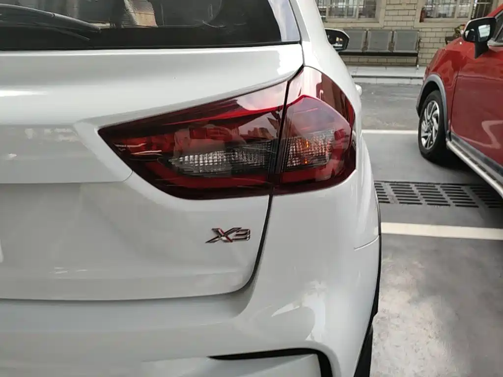 Geely Vision X3 — миниатюра 8