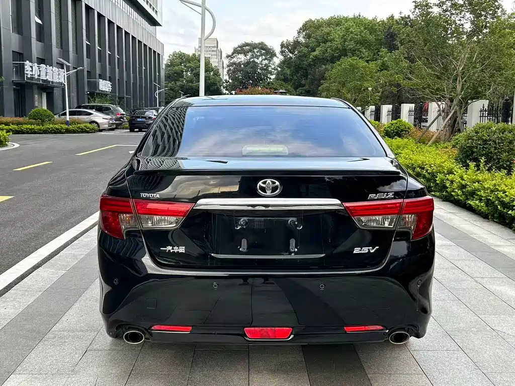 Toyota Reiz — миниатюра 5