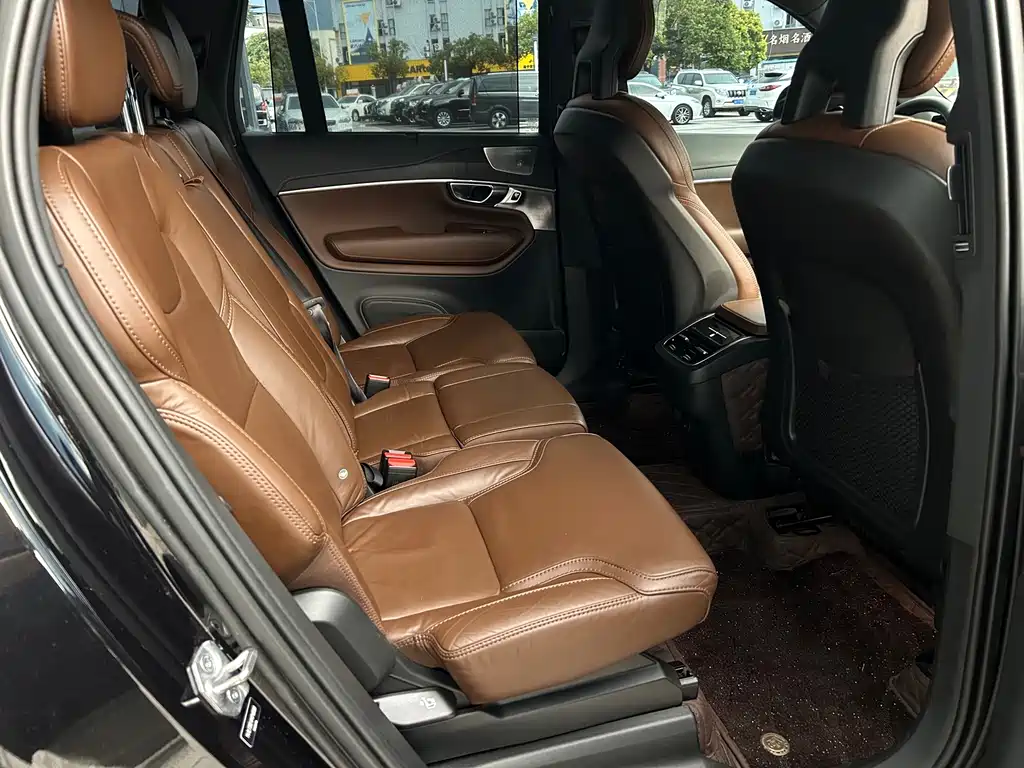 Volvo XC90 — миниатюра 27