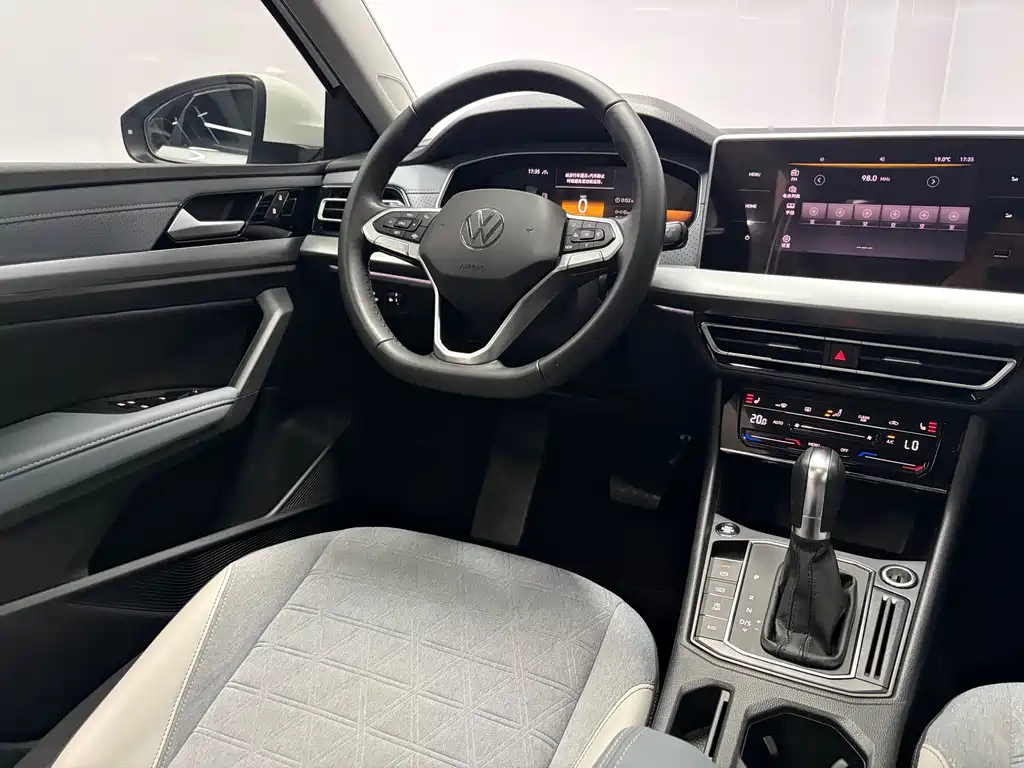 Volkswagen Lavida — миниатюра 8